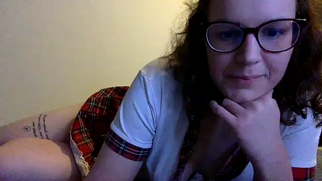 LolaGuess online show from December 25, 2024, 9:00 pm