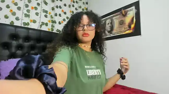 Snapshot of Luluhot_69 chatting on January 5, 2025, 6:13 am Luluhot 69 online show from January 5, 2025, 6:13 am