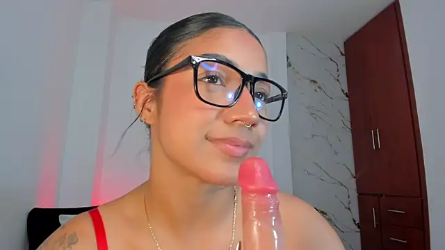 martina roldam online show from May 19, 2026, 1:56 am