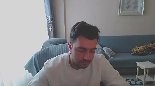 handsomeee04 online show from March 16, 2025, 9:49 am