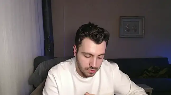 handsomeee04 online show from March 18, 2025, 10:04 pm