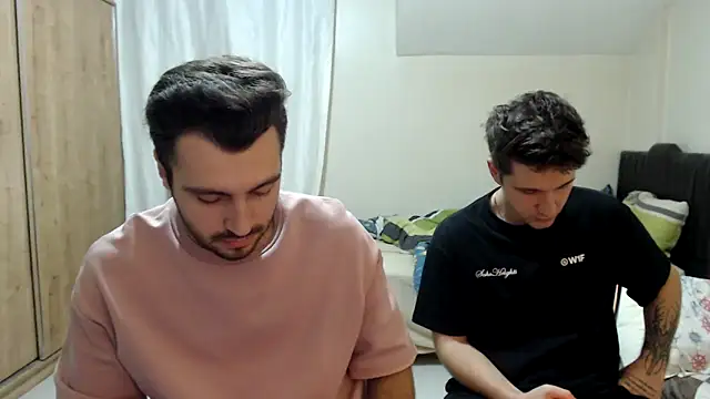 handsomeee04 online show from September 8, 2025, 7:57 pm