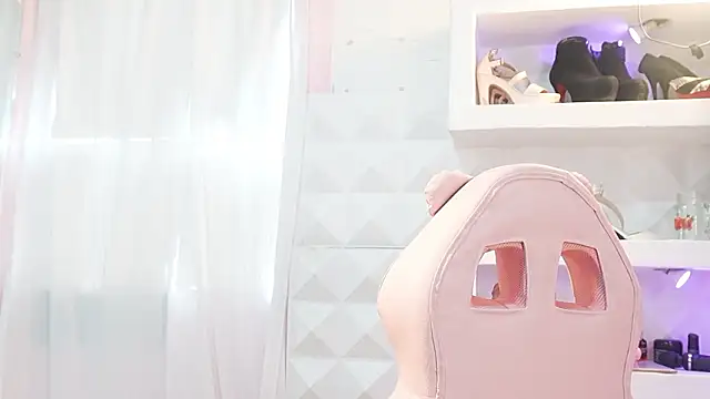 Mara-Bella online show from March 17, 2026, 9:07 pm