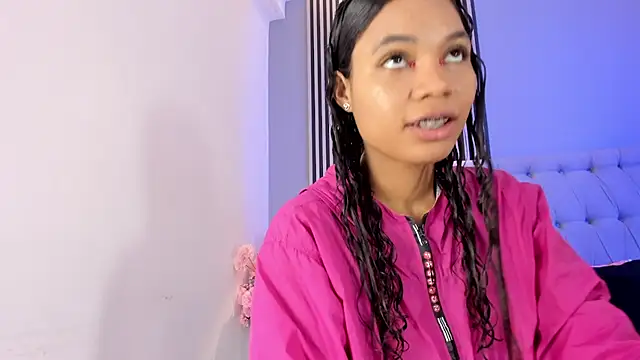 Snapshot of GysellHanson chatting on December 5, 2025, 11:30 am GysellHanson online show from December 5, 2025, 11:30 am