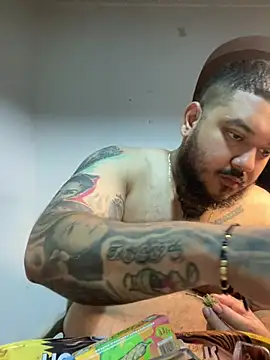 El Titan1998 online show from April 17, 2026, 11:19 pm