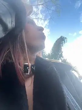 Snapshot of BlueStoneX chatting on December 28, 2024, 8:58 pm BlueStoneX online show from December 28, 2024, 8:58 pm