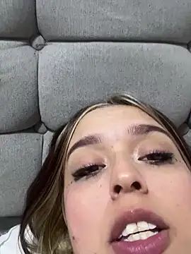 Snapshot of BlueStoneX chatting on January 1, 2025, 9:28 am BlueStoneX online show from January 1, 2025, 9:28 am