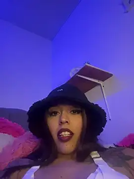 Snapshot of BlueStoneX chatting on February 9, 2025, 8:22 am BlueStoneX online show from February 9, 2025, 8:22 am