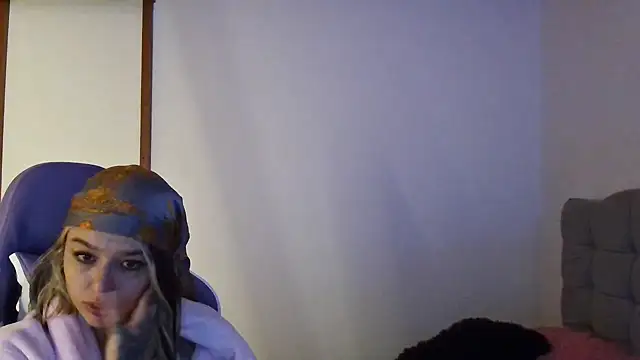 Snapshot of BlueStoneX chatting on October 8, 2025, 6:44 am BlueStoneX online show from October 8, 2025, 6:44 am