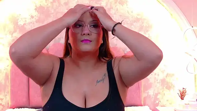 MiaLaurents online show from November 30, 2025, 5:33 am