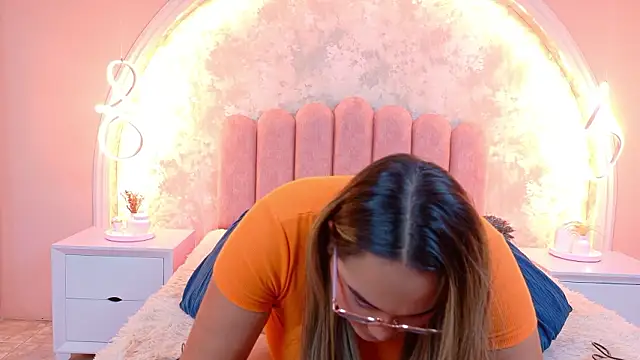 MiaLaurents online show from March 26, 2026, 3:12 am