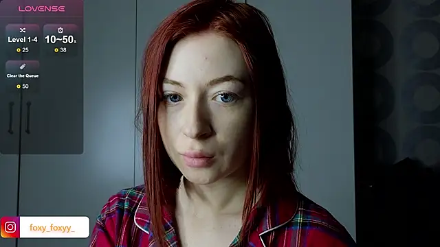 Snapshot of Cuteroxyfoxy chatting on December 23, 2024, 4:44 am Cuteroxyfoxy online show from December 23, 2024, 4:44 am