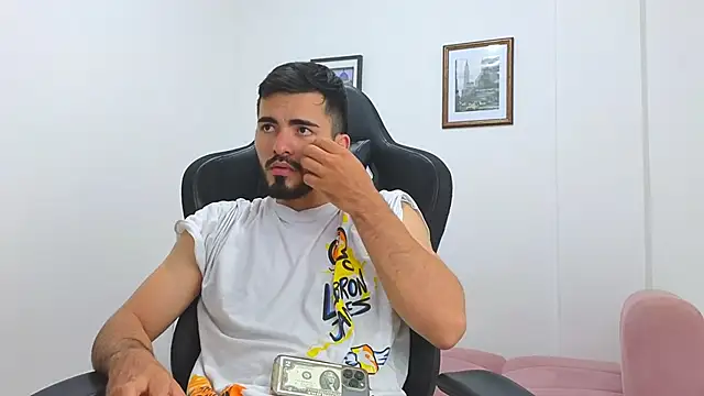 Massimoo 07 online show from February 2, 2025, 2:06 am