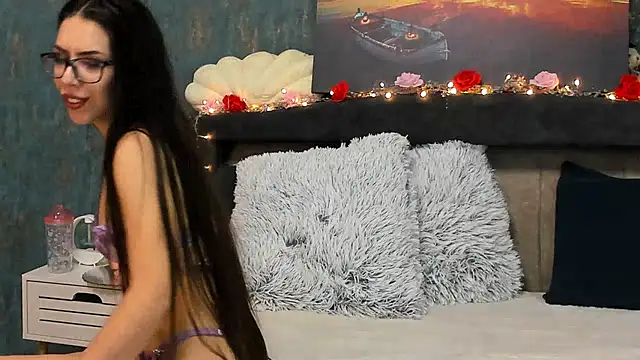 EmaLowe online show from March 9, 2025, 7:01 am