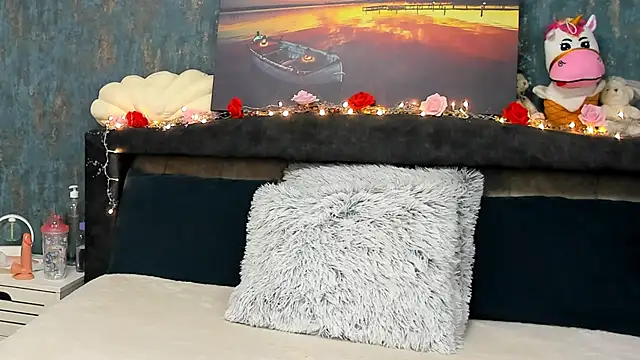 EmaLowe online show from March 16, 2025, 12:34 am