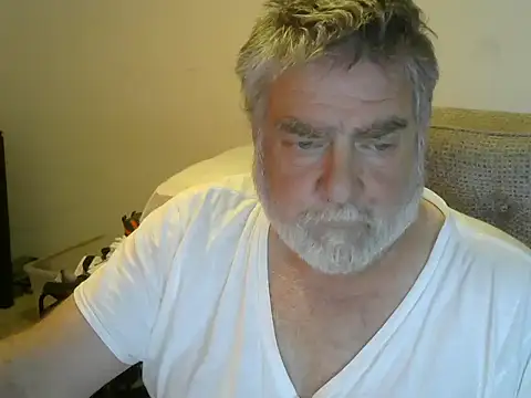 Snapshot of viejo_oso chatting on September 21, 2025, 3:35 pm viejo oso online show from September 21, 2025, 3:35 pm