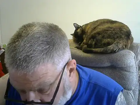 Snapshot of viejo_oso chatting on October 5, 2025, 7:45 pm viejo oso online show from October 5, 2025, 7:45 pm