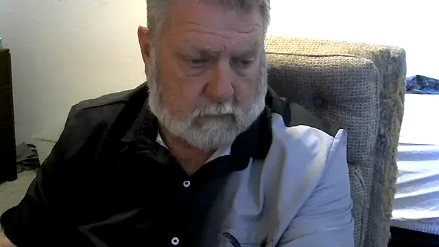 Snapshot of viejo_oso chatting on November 10, 2025, 8:41 pm viejo oso online show from November 10, 2025, 8:41 pm