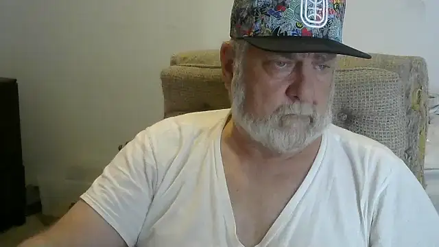 Snapshot of viejo_oso chatting on January 11, 2026, 11:10 pm viejo oso online show from January 11, 2026, 11:10 pm