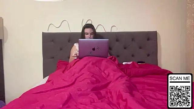 Snapshot of Dreamyblushfairy chatting on October 7, 2025, 3:09 pm Dreamyblushfairy online show from October 7, 2025, 3:09 pm