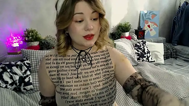 Snapshot of TessPleasure chatting on February 14, 2025, 10:28 am TessPleasure online show from February 14, 2025, 10:28 am