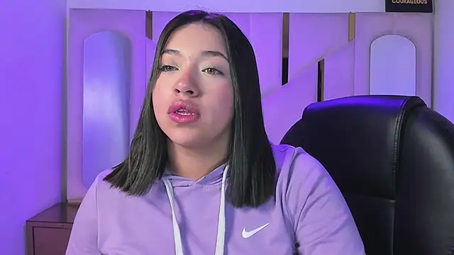 IsabellRodriguez18 online show from April 6, 2026, 5:19 am