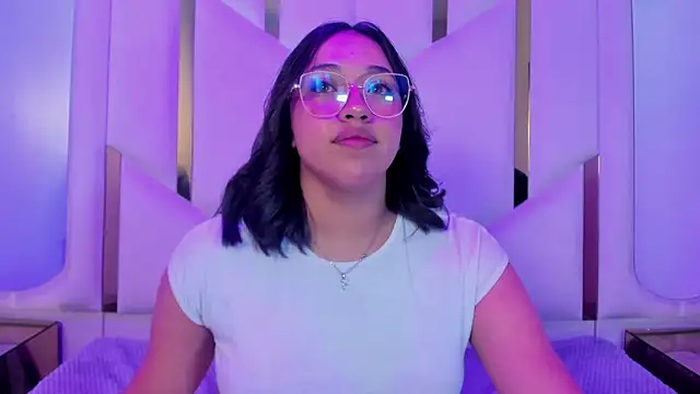 IsabellRodriguez18 online show from April 15, 2026, 3:24 am