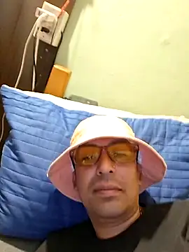 Snapshot of zeus2630 chatting on November 29, 2025, 2:53 pm zeus2630 online show from November 29, 2025, 2:53 pm