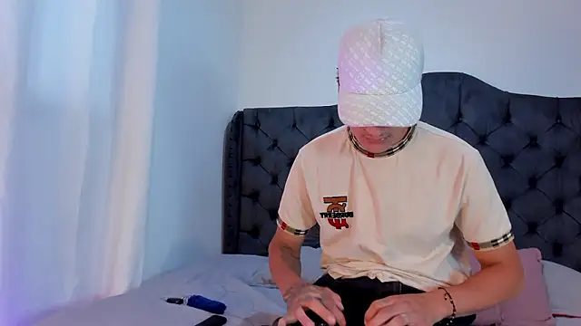 Snapshot of two_milkyway chatting on March 25, 2026, 12:11 pm two milkyway online show from March 25, 2026, 12:11 pm