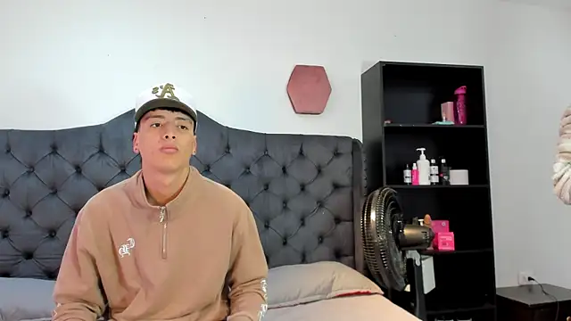 Snapshot of two_milkyway chatting on March 31, 2026, 12:16 pm two milkyway online show from March 31, 2026, 12:16 pm