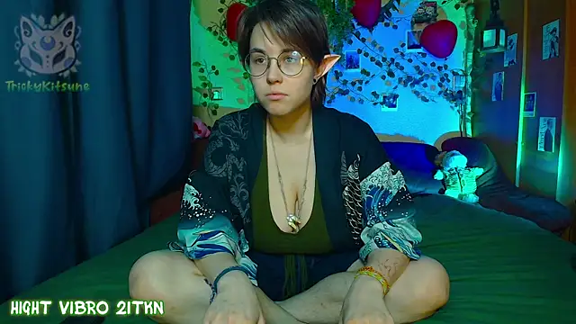 TrickyKitsune online show from April 5, 2026, 3:09 pm