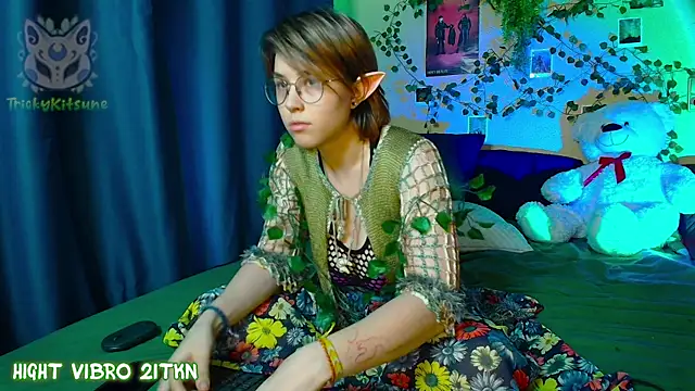 TrickyKitsune online show from May 21, 2026, 2:57 pm