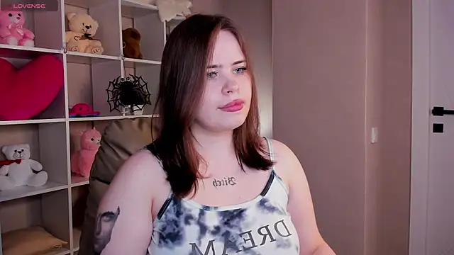 EricaElliott online show from November 18, 2025, 9:36 am