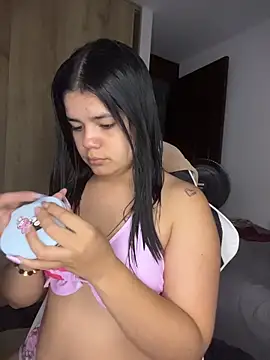 pretty angela1 online show from March 27, 2026, 4:07 am