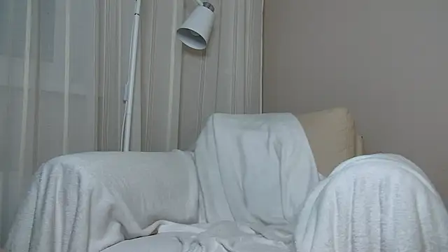 Snapshot of Astoriamilano chatting on February 7, 2025, 8:42 pm Astoriamilano online show from February 7, 2025, 8:42 pm