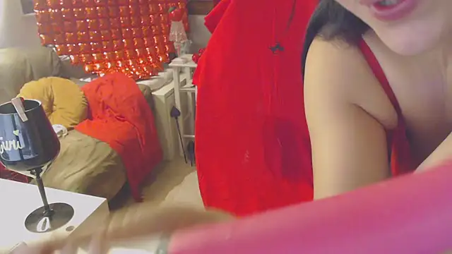 Snapshot of LasolitaAuri chatting on February 14, 2025, 11:09 pm LasolitaAuri online show from February 14, 2025, 11:09 pm