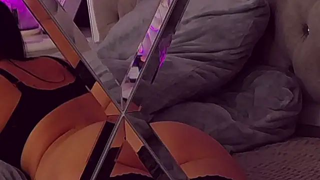 KimKhallifa online show from March 7, 2025, 4:11 pm