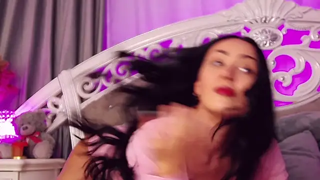 KimKhallifa online show from October 9, 2025, 4:54 am