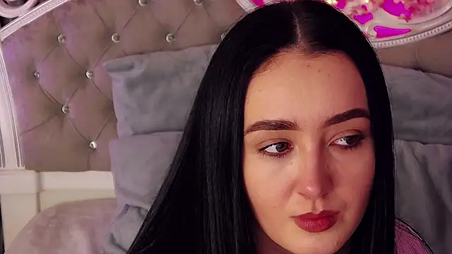 KimKhallifa online show from February 11, 2026, 6:51 am