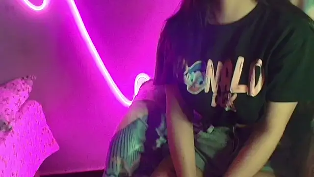 Snapshot of naaya27 chatting on January 6, 2025, 9:19 am naaya27 online show from January 6, 2025, 9:19 am