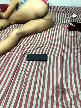 casalhot2533 online show from November 18, 2025, 4:11 pm