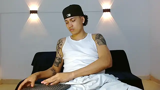 Br4ndxpimm online show from December 19, 2025, 2:02 pm