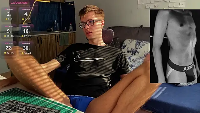 Leonnextdoor online show from February 28, 2026, 7:53 am