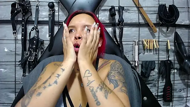 Snapshot of Alana_Roth chatting on February 6, 2026, 7:39 pm Alana Roth online show from February 6, 2026, 7:39 pm