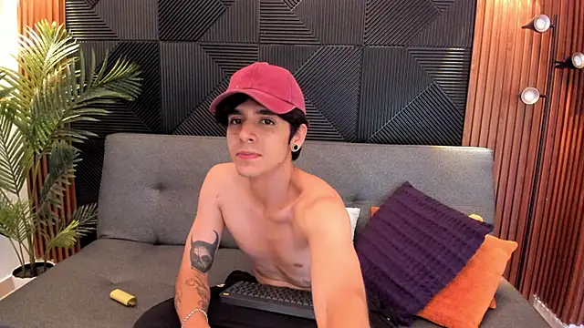 Snapshot of saul_novak chatting on January 2, 2025, 11:49 pm saul novak online show from January 2, 2025, 11:49 pm