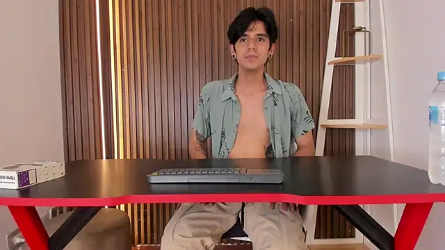 Snapshot of saul_novak chatting on January 3, 2025, 8:43 pm saul novak online show from January 3, 2025, 8:43 pm