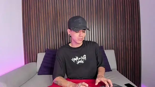 Snapshot of saul_novak chatting on January 23, 2025, 7:29 pm saul novak online show from January 23, 2025, 7:29 pm