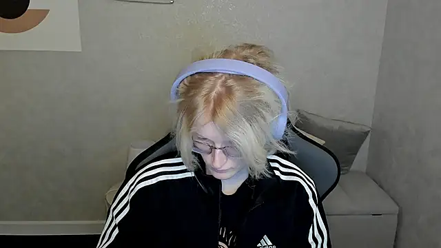 Snapshot of ElizabethHarpper chatting on September 9, 2025, 1:05 am ElizabethHarpper online show from September 9, 2025, 1:05 am