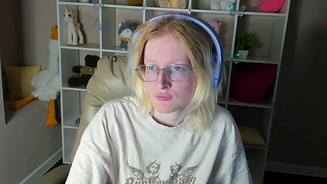 ElizabethHarpper online show from December 15, 2025, 12:59 am