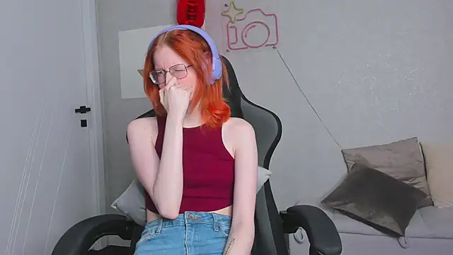 ElizabethHarpper online show from February 18, 2026, 9:27 am